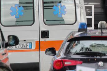Novara, lite tra amici degenera: grave 26enne accoltellato alla gola